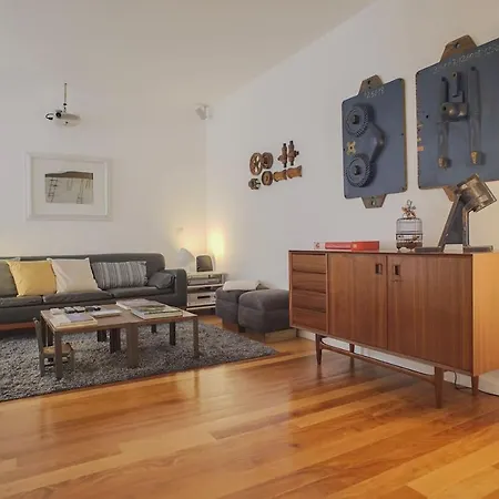 Industrial Flat W/ Garage *